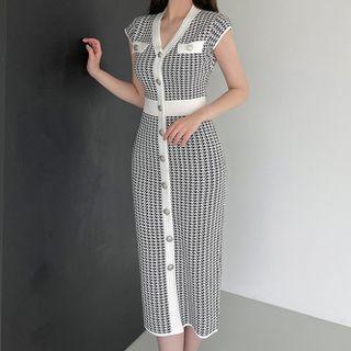 Sleeveless V-neck Houndstooth Midi Dress Houndstooth - One Size