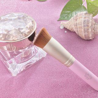 Angled Foundation Brush Light Purple - One Size