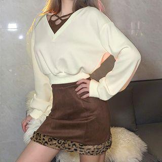 Puff-sleeve Sweatshirt / Fitted Skirt