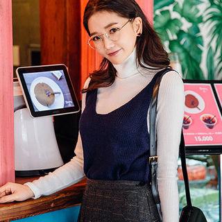 Scoop-neck Sleeveless Knit Top