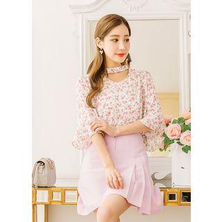 Choker-neck Ruffle-cuff Floral Top