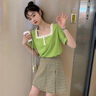 Plain T-shirt / Plaid Skirt