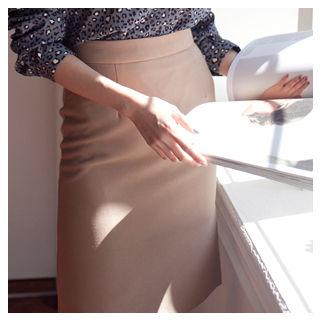 Slit-back H-line Skirt