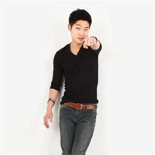 V-neck 3/4-sleeve Top