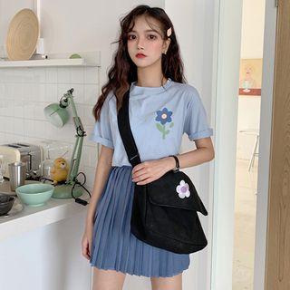 Floral Print Short-sleeve T-shirt / Plain Pleated Skirt