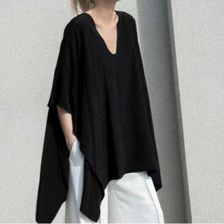 V-neck Plain Slit T-shirt