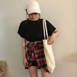 Set: Short-sleeve T-shirt + Plaid Skirt