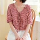 Short-sleeve V-neck Cropped Gingham Blouse Red - One Size