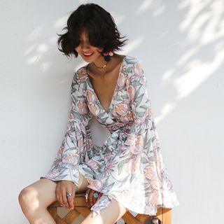 Set: Floral Print Bell-sleeve Cropped Top + High-waist Shorts