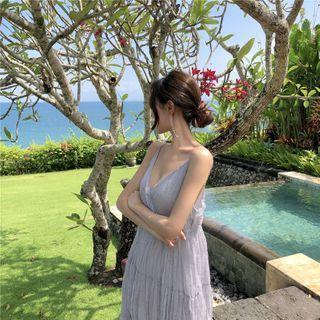 V Neckline Pleated Sleeveless Dress / Light Cape