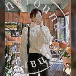 Raglan Turtleneck Cable-knit Sweater