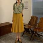 Short-sleeve Floral Print Blouse / Pleated Midi A-line Skirt
