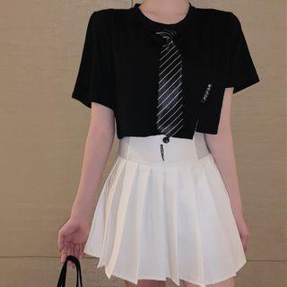 Plain T-shirt With Tie / Pleated Mini Skirt