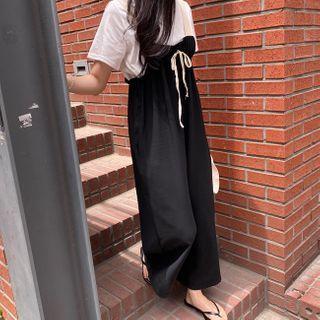 Set: Plain T-shirt + Contrast-strap Jumpsuit