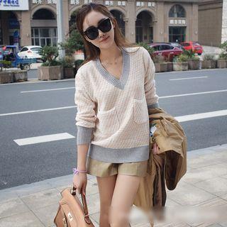 Pocketed V-neck Sweater