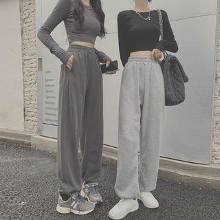 Plain Sweatpants / Long-sleeve Cropped T-shirt
