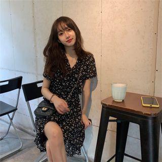Short-sleeve V-neck Floral Dress Black - One Size