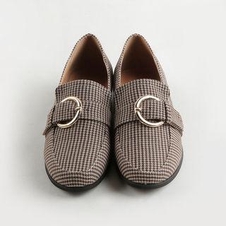Oval-toe Buckle Loafers