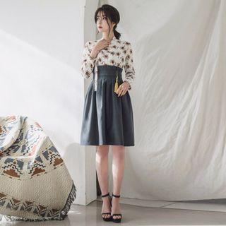 Set: Hanbok Top (floral / Ivory) + (midi / Charcoal Gray)
