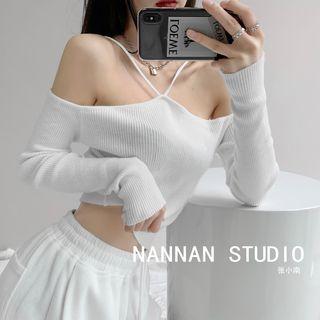 Off-shoulder Cropped Halter Top
