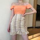Short-sleeve Crinkled Top / Frill Trim Striped Mini Fitted Skirt