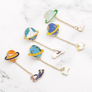 Alloy Planet & Astronaut Brooch