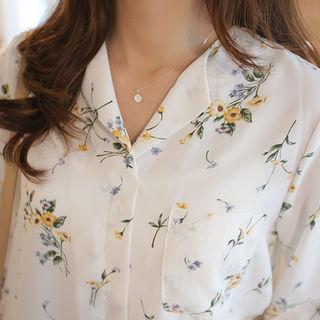 V-neck Pocket-front Floral Blouse