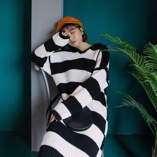 Hooded Contrast-trim Knit Dress One Size