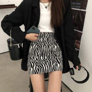 Plain Blazer / Zebra Print A-line Skirt