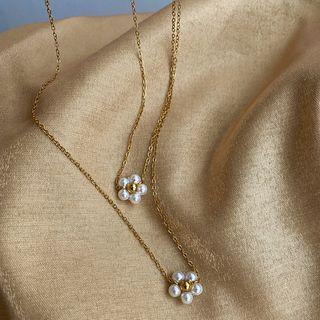 Flower Faux Pearl Stainless Steel Choker E432 - Choker - White Flower - Gold - One Size
