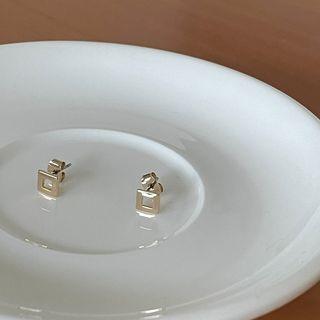 Square Frame Ear Studs Gold - One Size