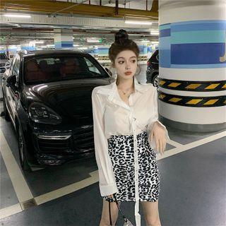 Plain Shirt / Leopard Pencil Skirt