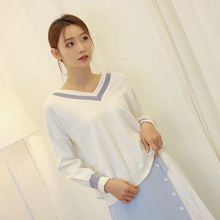 V-neck Piped Knit Top