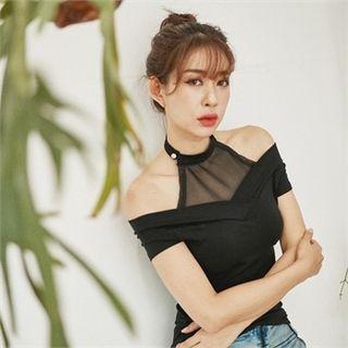 Halter-neck Off-shoulder T-shirt