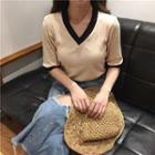 V-neck Short Sleeve Piped Knit Top