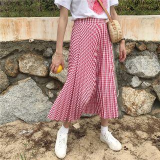 Printed Short-sleeve T-shirt / Pleated Midi Skirt