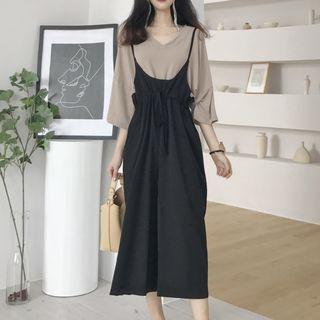 Elbow-sleeve V-neck T-shirt / Wide-leg Jumper Pants