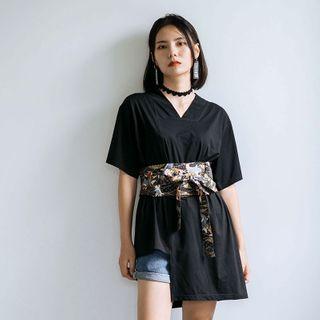 Plain Short-sleeve V-neck Asymmetric Hem T-shirt