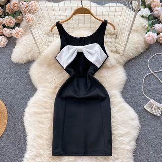 Sleeveless Round-neck Color Block Bow Cutout Waist Dress