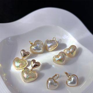 Faux Pearl Heart Stud Earring / Ear Cuff