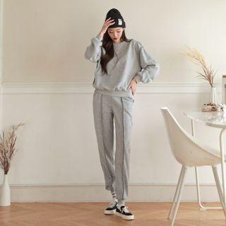 Set: Overlock-stitched Sweatshirt + Jogger Pants