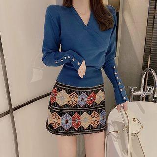 Plain V-neck Long-sleeve Knit Top / Color-block High-waist Skirt