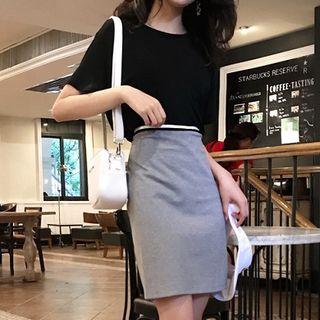 Cutout Back Short-sleeve T-shirt / High Waist A-line Skirt