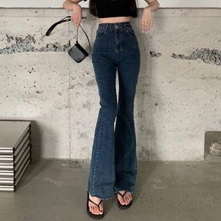 High Waist Flared Jeans / Short-sleeve Lettering T-shirt