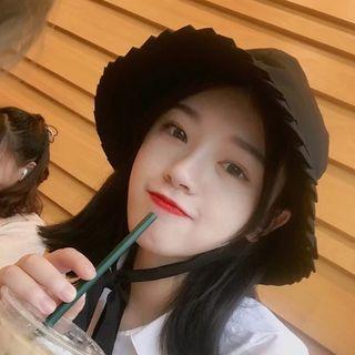 Ruffle Trim Bucket Hat