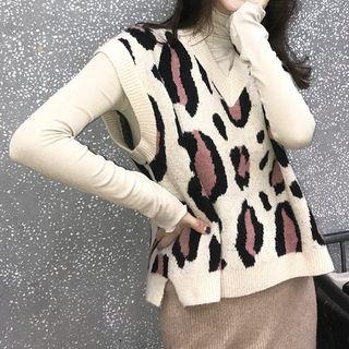Leopard Pattern Waistcoat / Turtleneck T-shirt / Denim Jacket