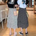 Short-sleeve Print T-shirt / Dotted Tiered Midi Skirt