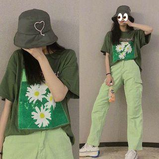 Short-sleeve Printed T-shirt / High-waist Cargo Pants