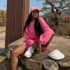 Set: Round-neck Cotton Pullover + Band-waist Shorts