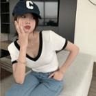 Short-sleeve V-neck Fitted T-shirt